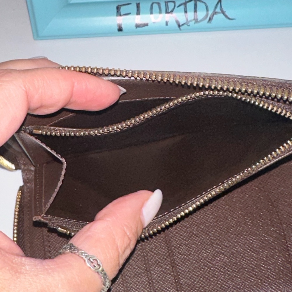 SOLD~Compact organizer wallet - Picture 5 of 8